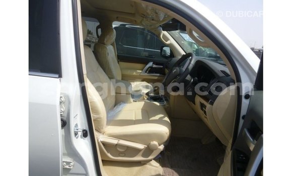 Sayi Imported Toyota Land Cruiser White Mota in Import - Dubai a Ashanti Sayi Imported Toyota Land Cruiser White Mota in Import - Dubai a Ashanti