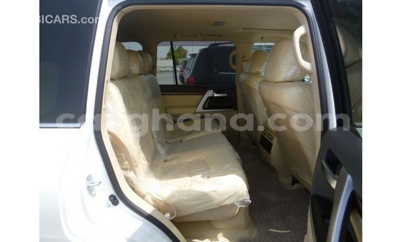 Sayi Imported Toyota Land Cruiser White Mota in Import - Dubai a Ashanti Sayi Imported Toyota Land Cruiser White Mota in Import - Dubai a Ashanti