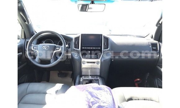 Sayi Imported Toyota Land Cruiser White Mota in Import - Dubai a Ashanti Sayi Imported Toyota Land Cruiser White Mota in Import - Dubai a Ashanti