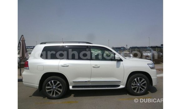 Sayi Imported Toyota Land Cruiser White Mota in Import - Dubai a Ashanti Sayi Imported Toyota Land Cruiser White Mota in Import - Dubai a Ashanti