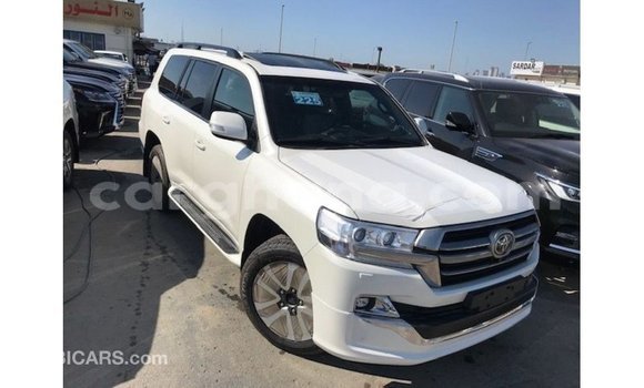 Sayi Imported Toyota Land Cruiser White Mota in Import - Dubai a Ashanti Sayi Imported Toyota Land Cruiser White Mota in Import - Dubai a Ashanti
