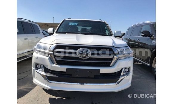 Sayi Imported Toyota Land Cruiser White Mota in Import - Dubai a Ashanti Sayi Imported Toyota Land Cruiser White Mota in Import - Dubai a Ashanti