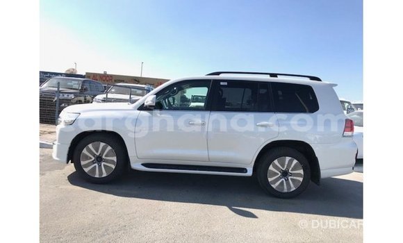 Sayi Imported Toyota Land Cruiser White Mota in Import - Dubai a Ashanti Sayi Imported Toyota Land Cruiser White Mota in Import - Dubai a Ashanti