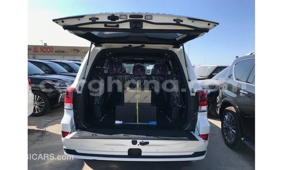 Sayi Imported Toyota Land Cruiser White Mota in Import - Dubai a Ashanti Sayi Imported Toyota Land Cruiser White Mota in Import - Dubai a Ashanti
