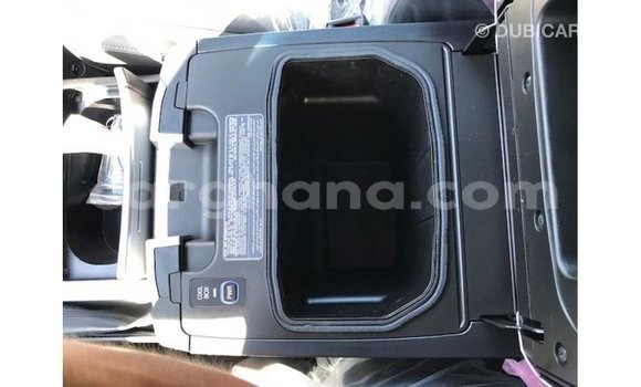 Sayi Imported Toyota Land Cruiser White Mota in Import - Dubai a Ashanti Sayi Imported Toyota Land Cruiser White Mota in Import - Dubai a Ashanti