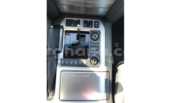 Sayi Imported Toyota Land Cruiser White Mota in Import - Dubai a Ashanti Sayi Imported Toyota Land Cruiser White Mota in Import - Dubai a Ashanti