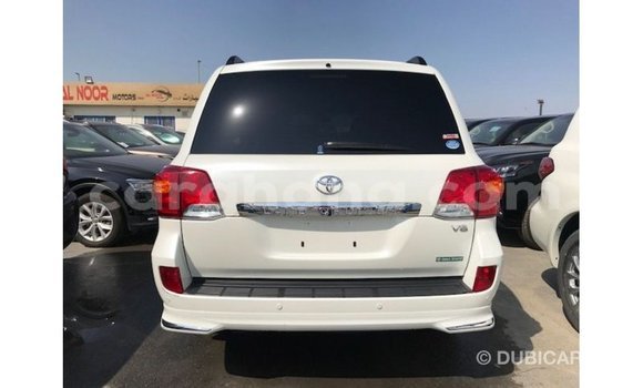 Buy Import Toyota Land Cruiser White Car in Import - Dubai in Ashanti Buy Import Toyota Land Cruiser White Car in Import - Dubai in Ashanti