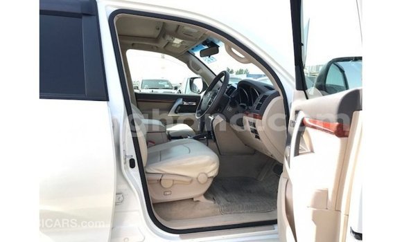 Buy Import Toyota Land Cruiser White Car in Import - Dubai in Ashanti Buy Import Toyota Land Cruiser White Car in Import - Dubai in Ashanti