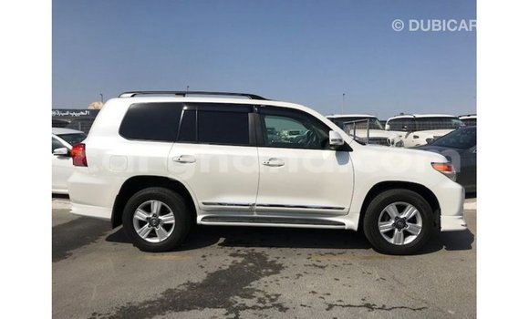Buy Import Toyota Land Cruiser White Car in Import - Dubai in Ashanti Buy Import Toyota Land Cruiser White Car in Import - Dubai in Ashanti