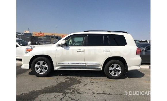 Buy Import Toyota Land Cruiser White Car in Import - Dubai in Ashanti Buy Import Toyota Land Cruiser White Car in Import - Dubai in Ashanti