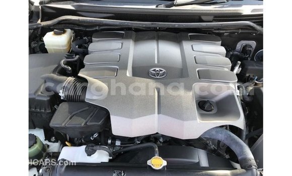 Buy Import Toyota Land Cruiser White Car in Import - Dubai in Ashanti Buy Import Toyota Land Cruiser White Car in Import - Dubai in Ashanti