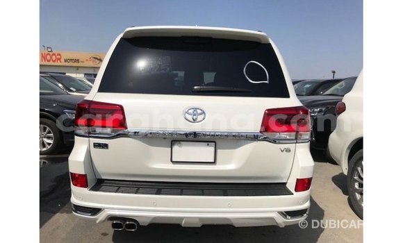 Sayi Imported Toyota Land Cruiser White Mota in Import - Dubai a Ashanti Sayi Imported Toyota Land Cruiser White Mota in Import - Dubai a Ashanti