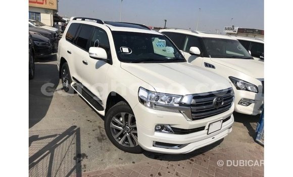 Sayi Imported Toyota Land Cruiser White Mota in Import - Dubai a Ashanti Sayi Imported Toyota Land Cruiser White Mota in Import - Dubai a Ashanti