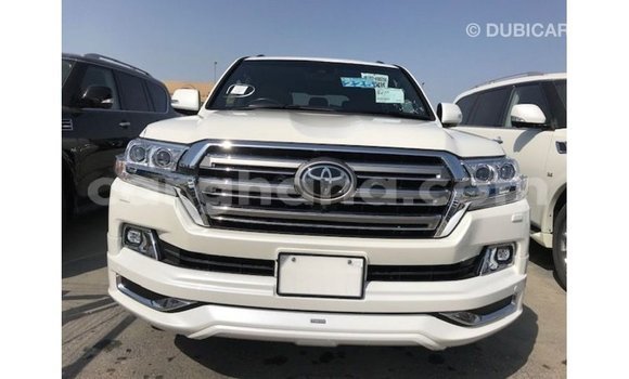 Sayi Imported Toyota Land Cruiser White Mota in Import - Dubai a Ashanti Sayi Imported Toyota Land Cruiser White Mota in Import - Dubai a Ashanti