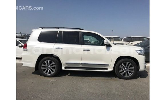 Sayi Imported Toyota Land Cruiser White Mota in Import - Dubai a Ashanti Sayi Imported Toyota Land Cruiser White Mota in Import - Dubai a Ashanti