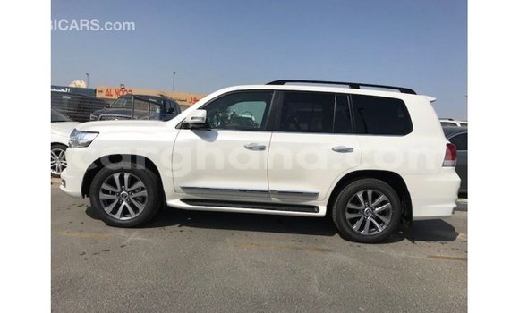 Sayi Imported Toyota Land Cruiser White Mota in Import - Dubai a Ashanti Sayi Imported Toyota Land Cruiser White Mota in Import - Dubai a Ashanti