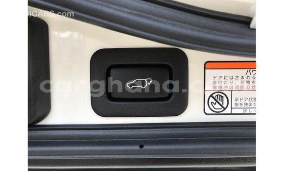 Sayi Imported Toyota Land Cruiser White Mota in Import - Dubai a Ashanti Sayi Imported Toyota Land Cruiser White Mota in Import - Dubai a Ashanti