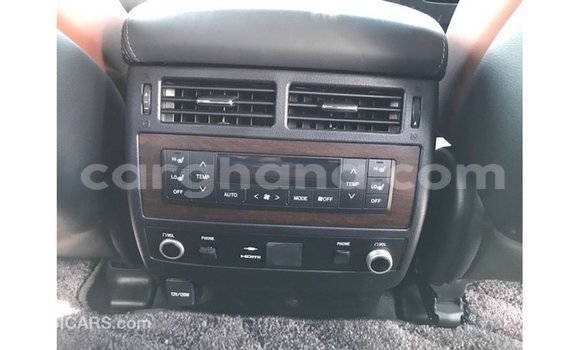 Sayi Imported Toyota Land Cruiser White Mota in Import - Dubai a Ashanti Sayi Imported Toyota Land Cruiser White Mota in Import - Dubai a Ashanti