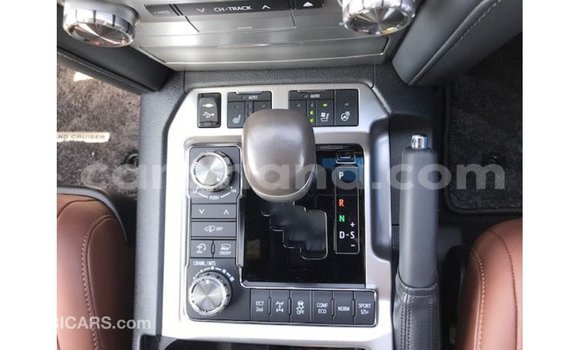 Sayi Imported Toyota Land Cruiser White Mota in Import - Dubai a Ashanti Sayi Imported Toyota Land Cruiser White Mota in Import - Dubai a Ashanti
