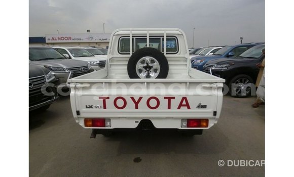 Ra Imported Toyota Land Cruiser funfun Ọkọ̀ in Import - Dubai ni Ashanti Ra Imported Toyota Land Cruiser funfun Ọkọ̀ in Import - Dubai ni Ashanti
