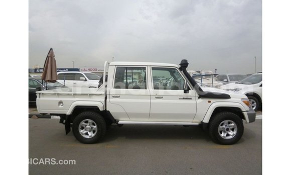 Ra Imported Toyota Land Cruiser funfun Ọkọ̀ in Import - Dubai ni Ashanti Ra Imported Toyota Land Cruiser funfun Ọkọ̀ in Import - Dubai ni Ashanti