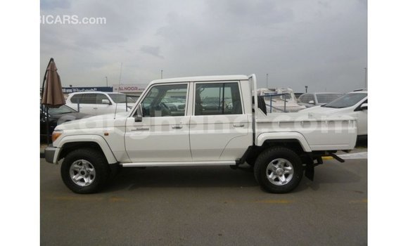 Ra Imported Toyota Land Cruiser funfun Ọkọ̀ in Import - Dubai ni Ashanti Ra Imported Toyota Land Cruiser funfun Ọkọ̀ in Import - Dubai ni Ashanti