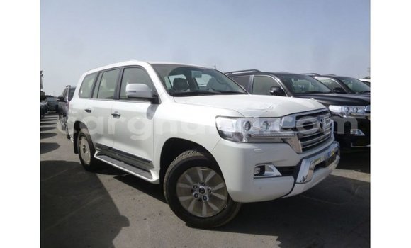 Sayi Imported Toyota Land Cruiser White Mota in Import - Dubai a Ashanti Sayi Imported Toyota Land Cruiser White Mota in Import - Dubai a Ashanti