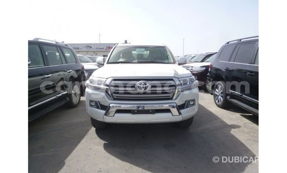 Sayi Imported Toyota Land Cruiser White Mota in Import - Dubai a Ashanti Sayi Imported Toyota Land Cruiser White Mota in Import - Dubai a Ashanti