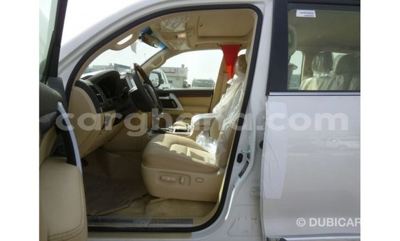 Sayi Imported Toyota Land Cruiser White Mota in Import - Dubai a Ashanti Sayi Imported Toyota Land Cruiser White Mota in Import - Dubai a Ashanti