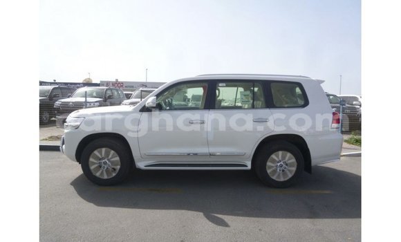 Sayi Imported Toyota Land Cruiser White Mota in Import - Dubai a Ashanti Sayi Imported Toyota Land Cruiser White Mota in Import - Dubai a Ashanti