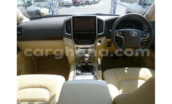 Sayi Imported Toyota Land Cruiser White Mota in Import - Dubai a Ashanti Sayi Imported Toyota Land Cruiser White Mota in Import - Dubai a Ashanti