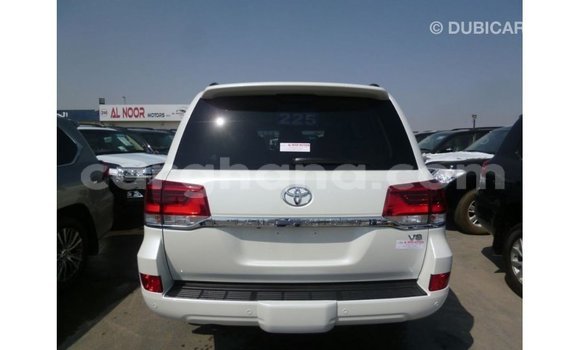 Sayi Imported Toyota Land Cruiser White Mota in Import - Dubai a Ashanti Sayi Imported Toyota Land Cruiser White Mota in Import - Dubai a Ashanti