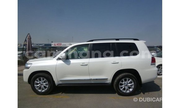 Sayi Imported Toyota Land Cruiser White Mota in Import - Dubai a Ashanti Sayi Imported Toyota Land Cruiser White Mota in Import - Dubai a Ashanti