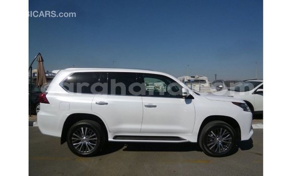 Sayi Imported Lexus LX White Mota in Import - Dubai a Ashanti Sayi Imported Lexus LX White Mota in Import - Dubai a Ashanti