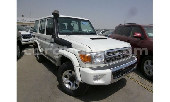 Ra Imported Toyota Land Cruiser funfun Ọkọ̀ in Import - Dubai ni Ashanti Ra Imported Toyota Land Cruiser funfun Ọkọ̀ in Import - Dubai ni Ashanti