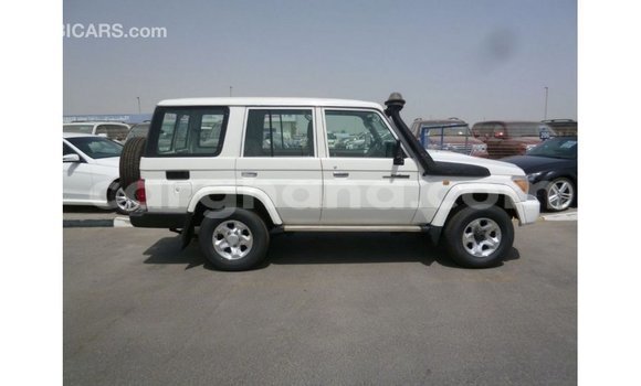Ra Imported Toyota Land Cruiser funfun Ọkọ̀ in Import - Dubai ni Ashanti Ra Imported Toyota Land Cruiser funfun Ọkọ̀ in Import - Dubai ni Ashanti