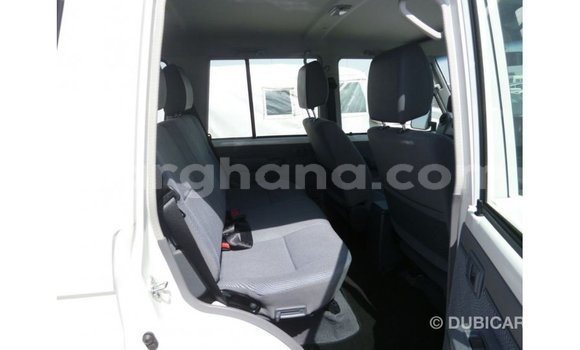 Sayi Imported Toyota Land Cruiser White Mota in Import - Dubai a Ashanti Sayi Imported Toyota Land Cruiser White Mota in Import - Dubai a Ashanti
