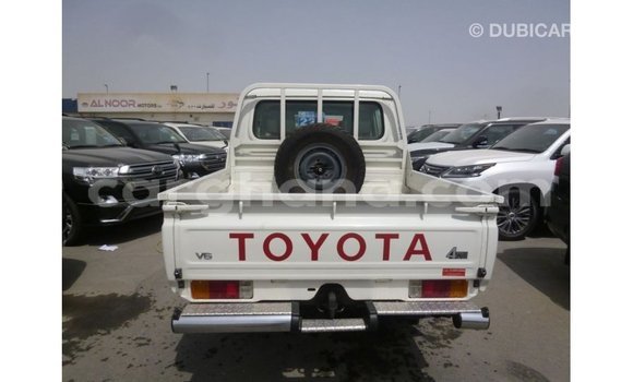 Buy Import Toyota Land Cruiser White Car in Import - Dubai in Ashanti Buy Import Toyota Land Cruiser White Car in Import - Dubai in Ashanti