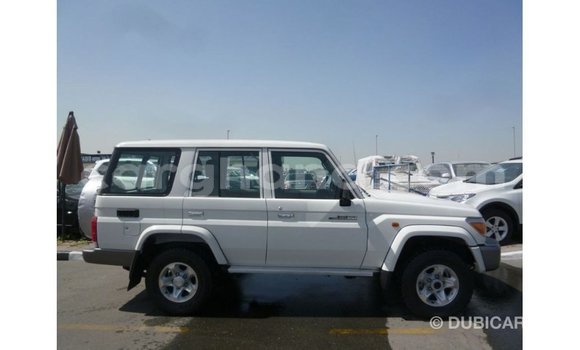 Sayi Imported Toyota Land Cruiser White Mota in Import - Dubai a Ashanti Sayi Imported Toyota Land Cruiser White Mota in Import - Dubai a Ashanti