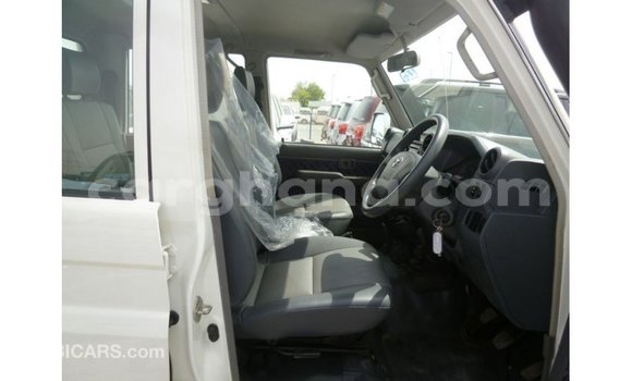 Buy Import Toyota Land Cruiser White Car in Import - Dubai in Ashanti Buy Import Toyota Land Cruiser White Car in Import - Dubai in Ashanti