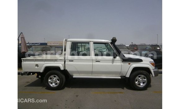 Buy Import Toyota Land Cruiser White Car in Import - Dubai in Ashanti Buy Import Toyota Land Cruiser White Car in Import - Dubai in Ashanti