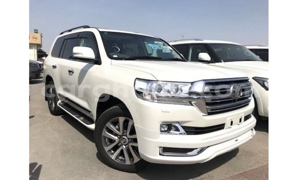 Sayi Imported Toyota Land Cruiser White Mota in Import - Dubai a Ashanti Sayi Imported Toyota Land Cruiser White Mota in Import - Dubai a Ashanti