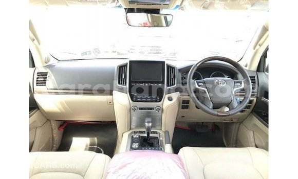 Sayi Imported Toyota Land Cruiser White Mota in Import - Dubai a Ashanti Sayi Imported Toyota Land Cruiser White Mota in Import - Dubai a Ashanti