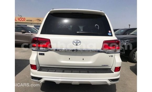Sayi Imported Toyota Land Cruiser White Mota in Import - Dubai a Ashanti Sayi Imported Toyota Land Cruiser White Mota in Import - Dubai a Ashanti