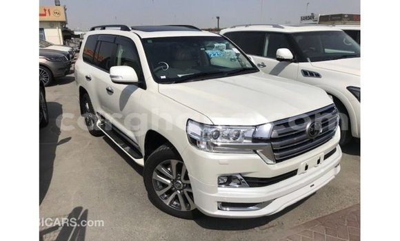 Sayi Imported Toyota Land Cruiser White Mota in Import - Dubai a Ashanti Sayi Imported Toyota Land Cruiser White Mota in Import - Dubai a Ashanti