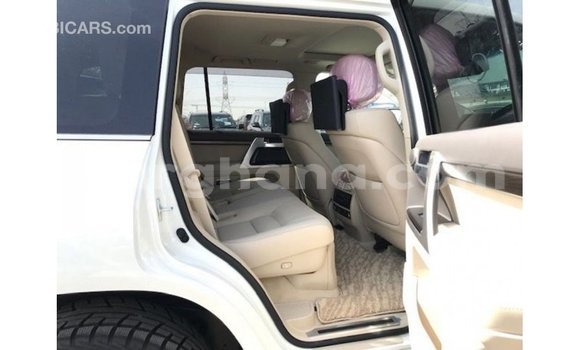 Sayi Imported Toyota Land Cruiser White Mota in Import - Dubai a Ashanti Sayi Imported Toyota Land Cruiser White Mota in Import - Dubai a Ashanti