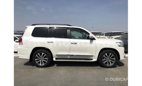 Sayi Imported Toyota Land Cruiser White Mota in Import - Dubai a Ashanti Sayi Imported Toyota Land Cruiser White Mota in Import - Dubai a Ashanti