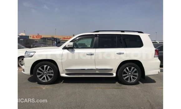 Sayi Imported Toyota Land Cruiser White Mota in Import - Dubai a Ashanti Sayi Imported Toyota Land Cruiser White Mota in Import - Dubai a Ashanti