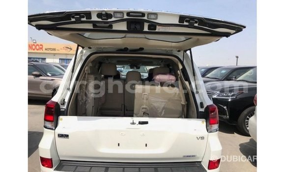 Sayi Imported Toyota Land Cruiser White Mota in Import - Dubai a Ashanti Sayi Imported Toyota Land Cruiser White Mota in Import - Dubai a Ashanti