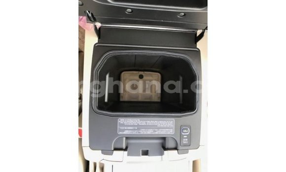 Sayi Imported Toyota Land Cruiser White Mota in Import - Dubai a Ashanti Sayi Imported Toyota Land Cruiser White Mota in Import - Dubai a Ashanti